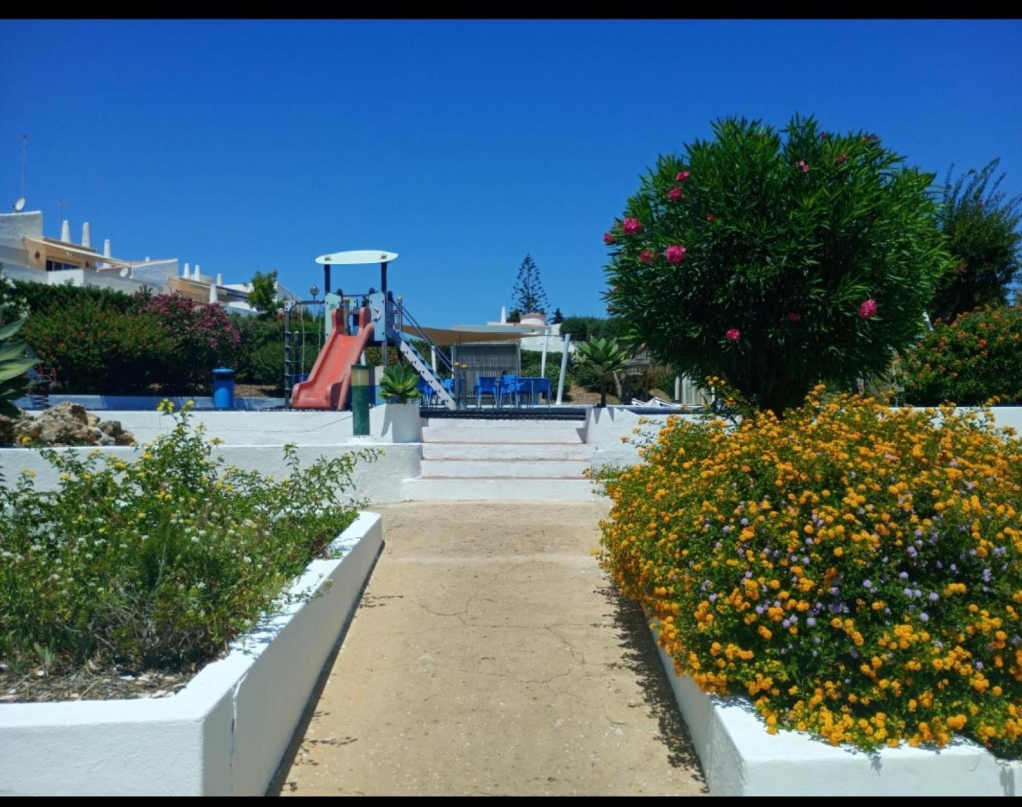 Apartamento Senhora Da Rocha In Porches- 2b *